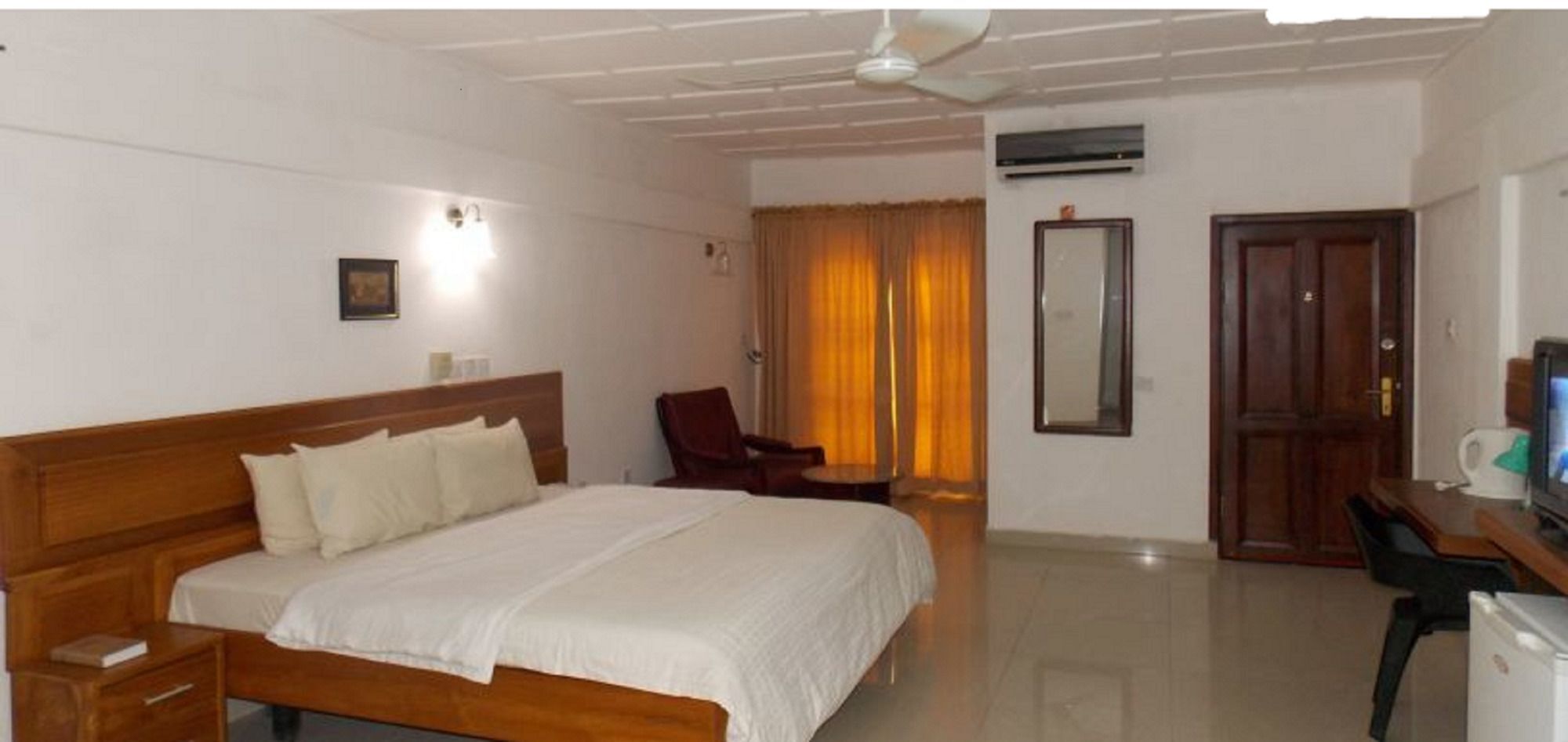 Whispering Palms Resort Magbon Экстерьер фото